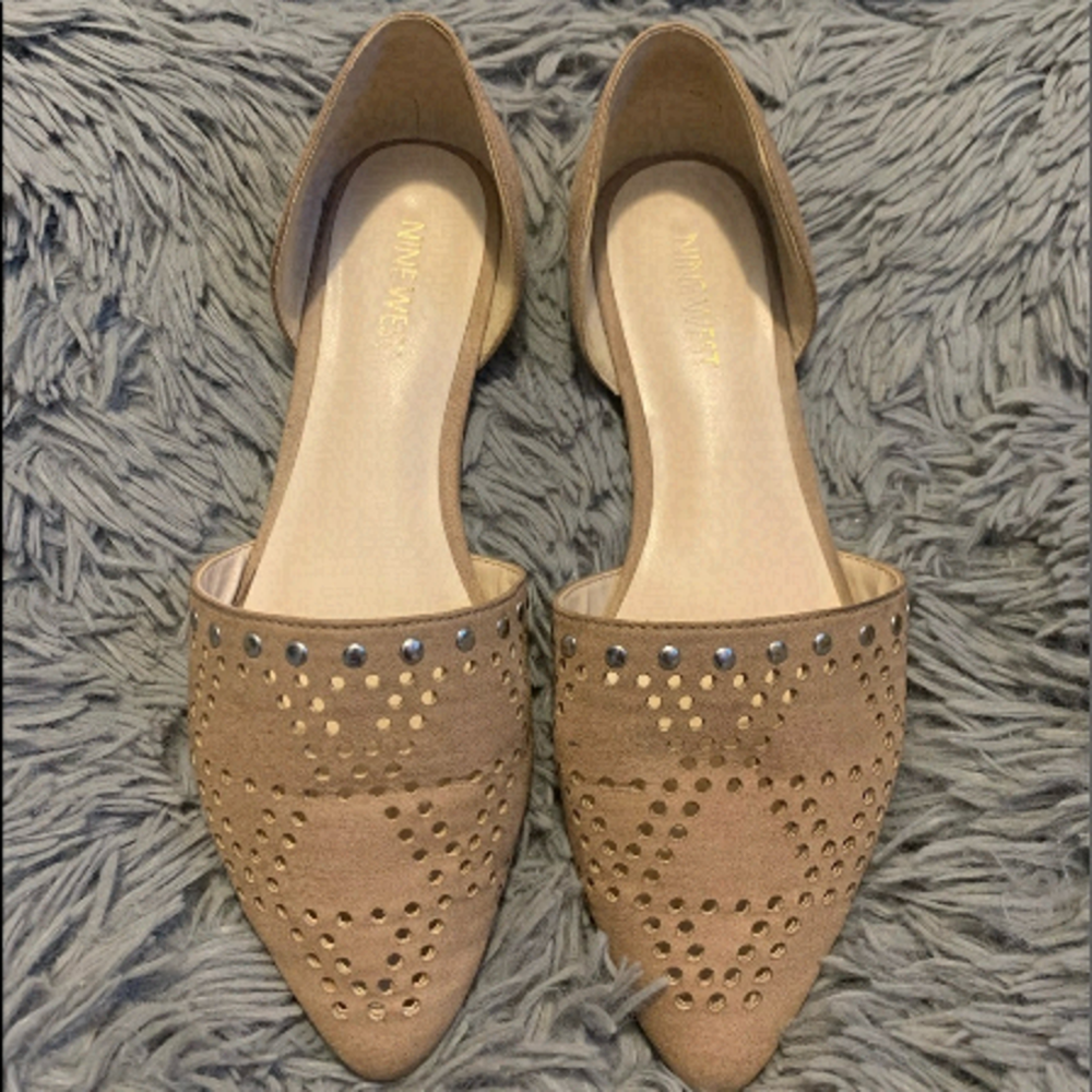 𝅺NINE West Pointed Toe Flats - Size 6M